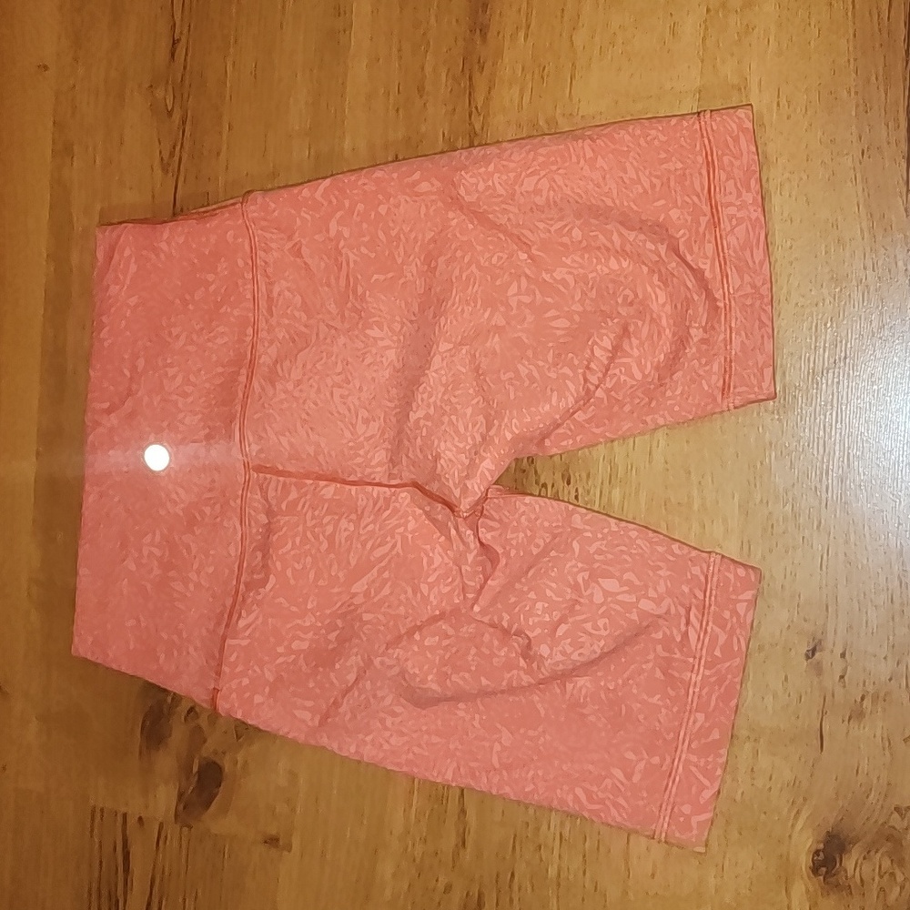 Lululemon athletica orange pattern shorts size 4